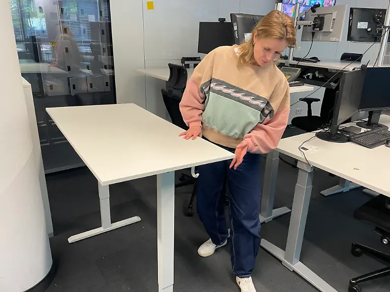 Höhenverstellbarer Schreibtisch Agilestic scharfe Kanten.jpg